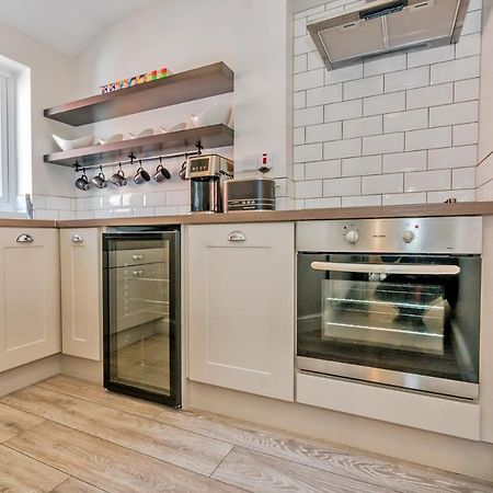 Newhall Lodge Кэннок Экстерьер фото