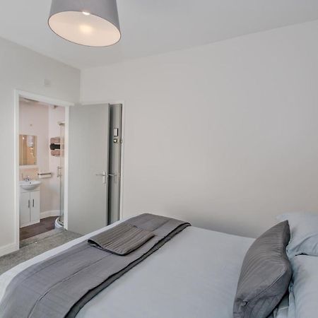 Newhall Lodge Кэннок Экстерьер фото