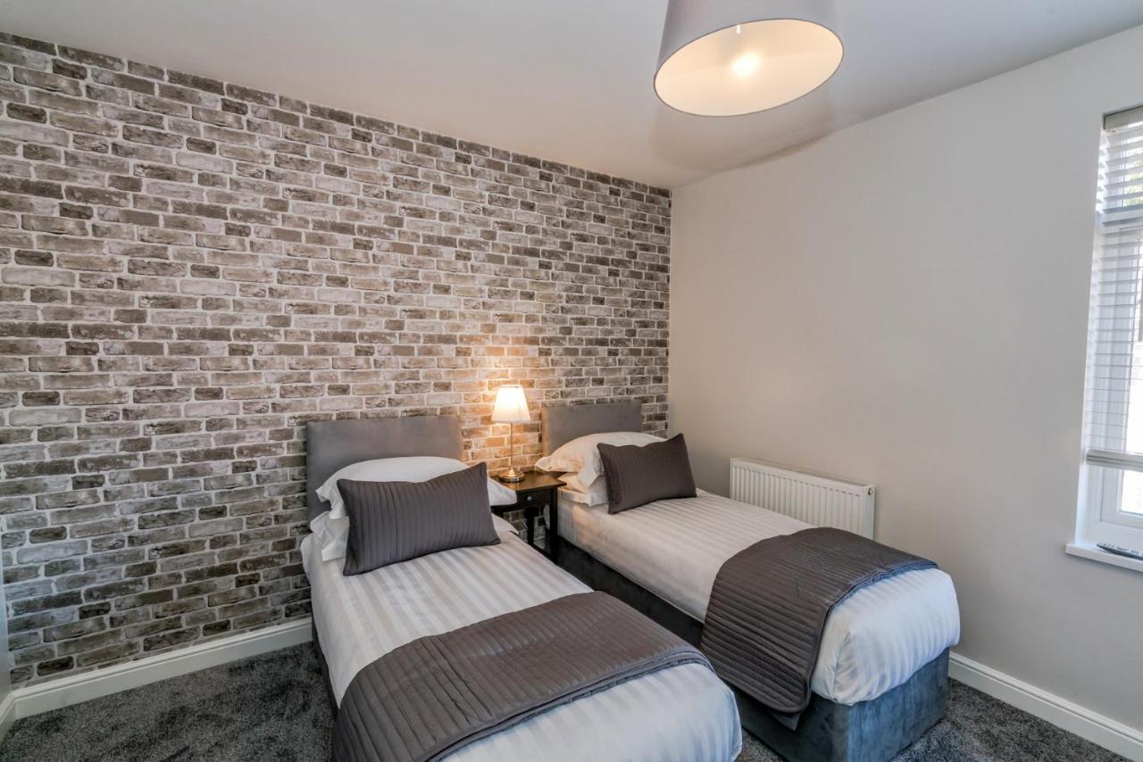 Newhall Lodge Кэннок Экстерьер фото