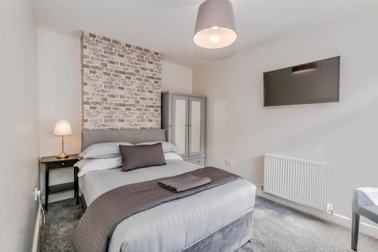 Newhall Lodge Кэннок Экстерьер фото