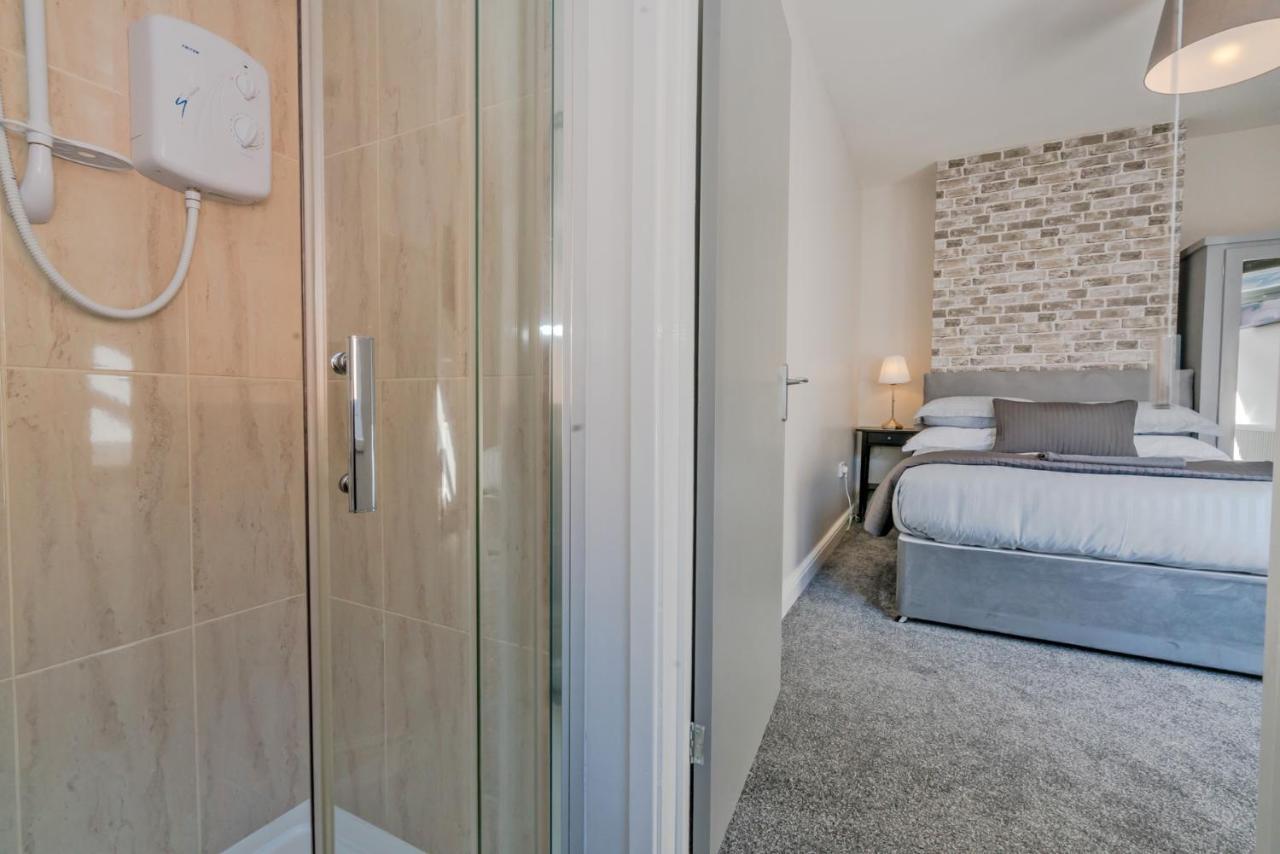 Newhall Lodge Кэннок Экстерьер фото