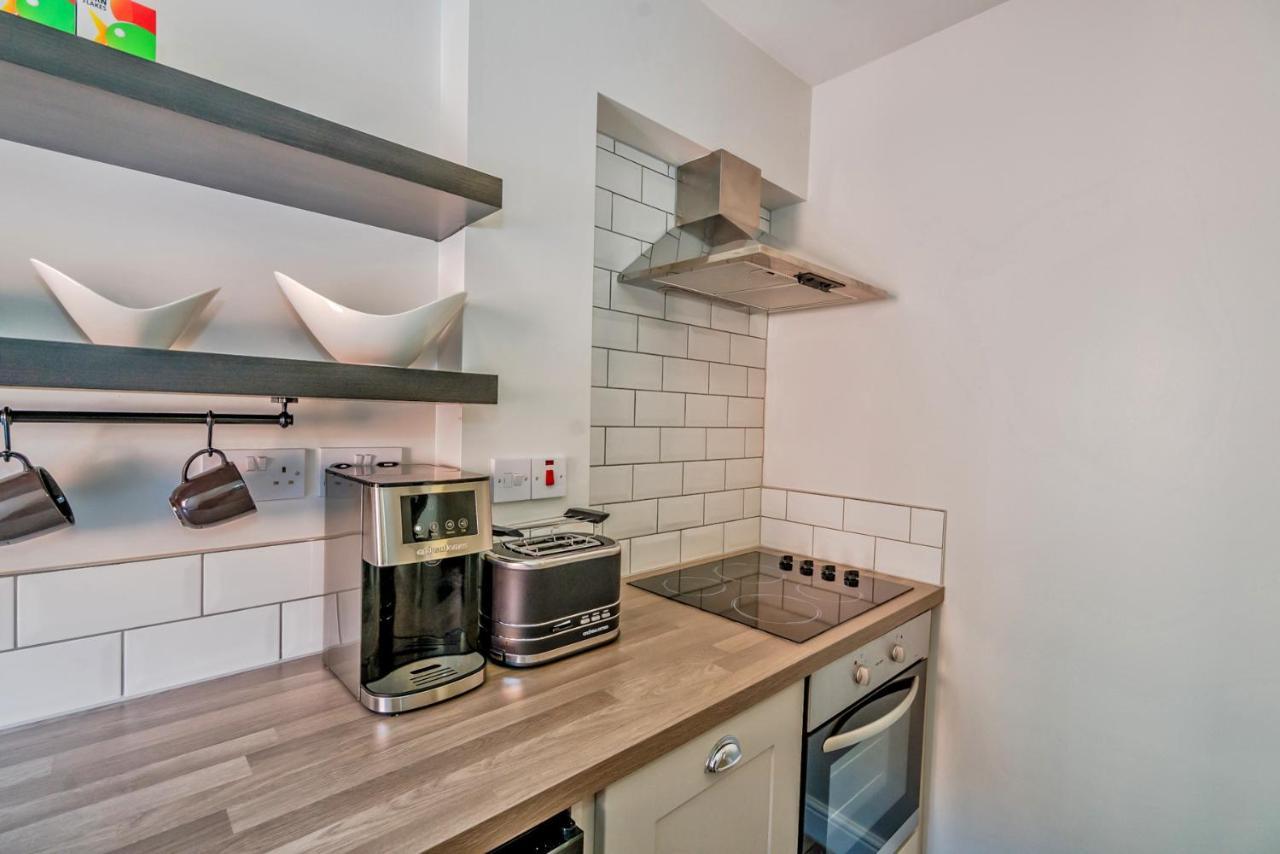 Newhall Lodge Кэннок Экстерьер фото