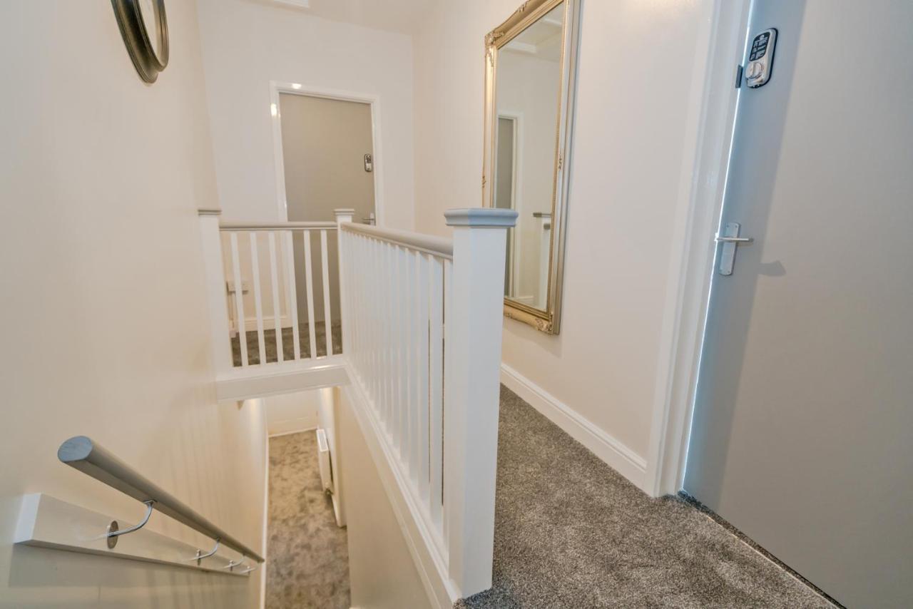 Newhall Lodge Кэннок Экстерьер фото