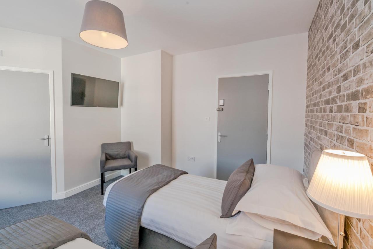 Newhall Lodge Кэннок Экстерьер фото