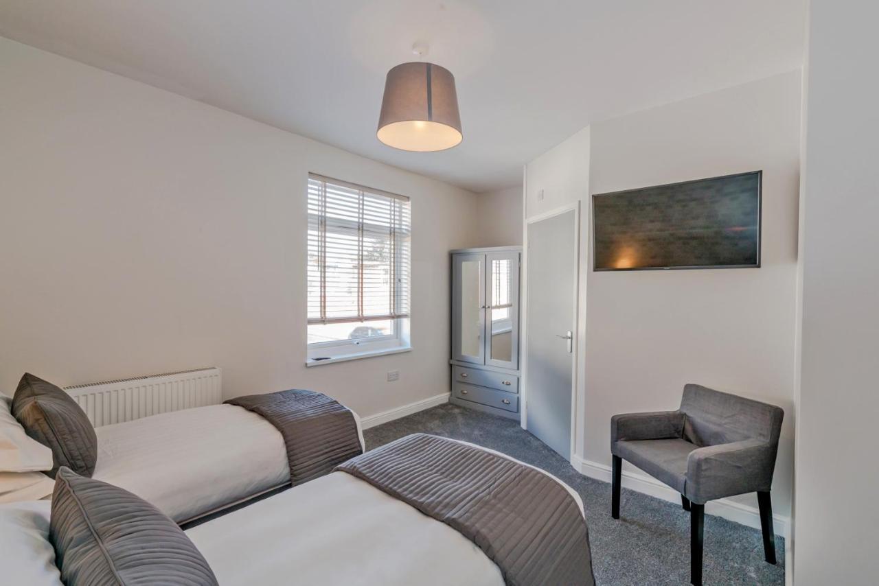 Newhall Lodge Кэннок Экстерьер фото