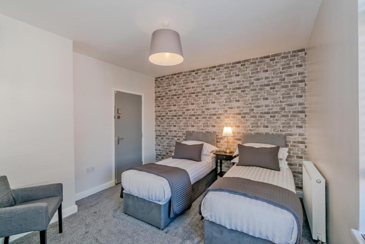 Newhall Lodge Кэннок Экстерьер фото